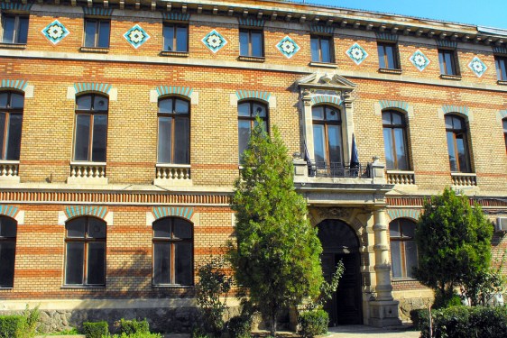 Institutul_Politehnic,_fatada_principala